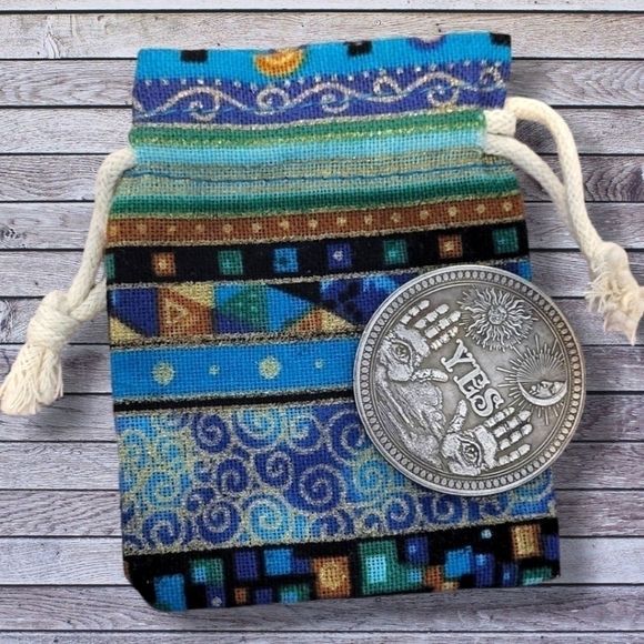 Yes or No?! Silver Coin Flip with pouch - Picture 3 of 4